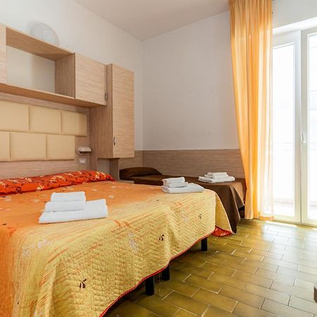 Hotel Croce Del Sud ريميني المظهر الخارجي الصورة